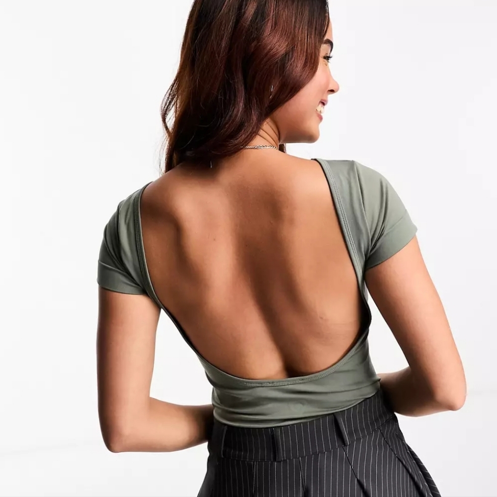 NWOT Seamless Backless Cap Sleeve Bodysuit